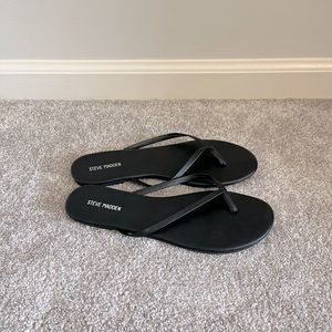 Steve Madden Women’s Flat Leather Flip Flops